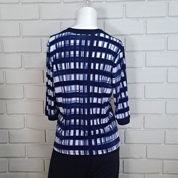 Elie McCarthy Blue/White 3 Button 3/4 Sleeve Blouse. Size Medium NWT - Picture 4 of 7
